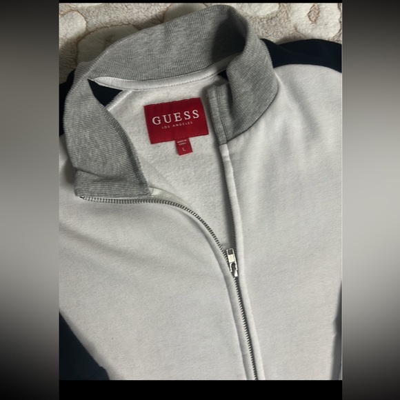 Guess - Picture 3 of 3